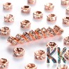 Mosazné korálky používané jako oddělovače jiných korálků v barvě růžového zlata, ve tvaru rondelky s kamínky o průměru 5 mm, výšce 2,5 mm a s dírkou pro průvlek o průměru 1 mm. Kvalita brusu použitých kamínků deklarovaná výrobcem je AAA - tedy vysoce precizní.
UVEDENÁ CENA JE ZA 1 KS.