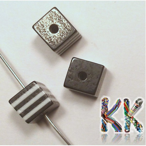 Resin bead - cube - edge 8 mm
