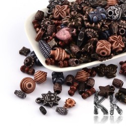 Akrylový mix - imitace starověkých korálků a přívěsků - 6-22 x 6-10 x 3-12 mm - množství 10 g