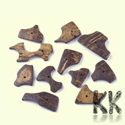 Coconut shell fragments - 13 - 18 x 20 - 30 x 3 - 3.5 mm