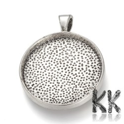 Zinc alloy pendant with bed - flat circle - 43 x 33.5 x 7 mm
