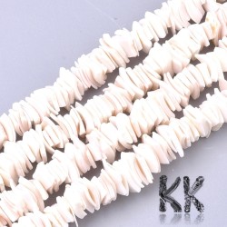 Přírodní perleťové korálky - nepravidelné placky - 6-10,5 x 5-8 x 0,5-4 mm - šňůra (cca 260 ks)