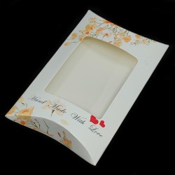 Papírová polštářková dárková krabička s průhledným obalem a nápisem "Hand Made with Love"- 125 x 80 x 22 mm