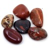Přírodní nevrtaný tromlovaný kámen z přírodního brekciového jaspisu o velikosti 12-28 x 12-21 x 7-18 mm, který lze dále upravit, či zapracovat do šperku nebo darovat jako kámen pro štěstí. Kameny nejsou vrtané a jsou absolutně přírodní, bez jakéhokoliv dobarvení. 
UPOZORNĚNÍ: Kameny jsou nepravidelného tvaru a mohou obsahovat vrypy, drážky, rýhy a malé odštěpky, které podtrhují absolutně přírodní původ minerálu.
Země původu: Čína
UVEDENÁ CENA JE ZA 1 KS.