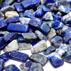 Přírodní lapis lazuli - zlomky - nevrtané (dekorativní drť) - 8,5-23,5 x 7-8 x 2-7 mm - váha 1 g (cca 1-2 ks)