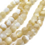 Přírodní lasturové perly vyrobené z mušle trochus, perly mají tvar kuliček o průměru 5 mm a dírku pro průvlek o průměru 1 mm. Perly jsou naprosto přírodní bez jakéhokoliv dobarvování a byly vyrobeny vybroušením z ulit perlorodek.
Vzhledem k povaze materiálu nejsou korálky dokonale kulaté, obsahují drobné škrábance a odštipky (viz obrázek).
UVEDENÁ CENA JE ZA 1 KS.