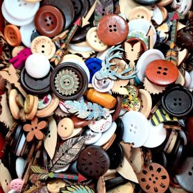 Dřevěné a plastové knoflíky - náhodný mix tvarů, velikostí a barev - váha 1 g